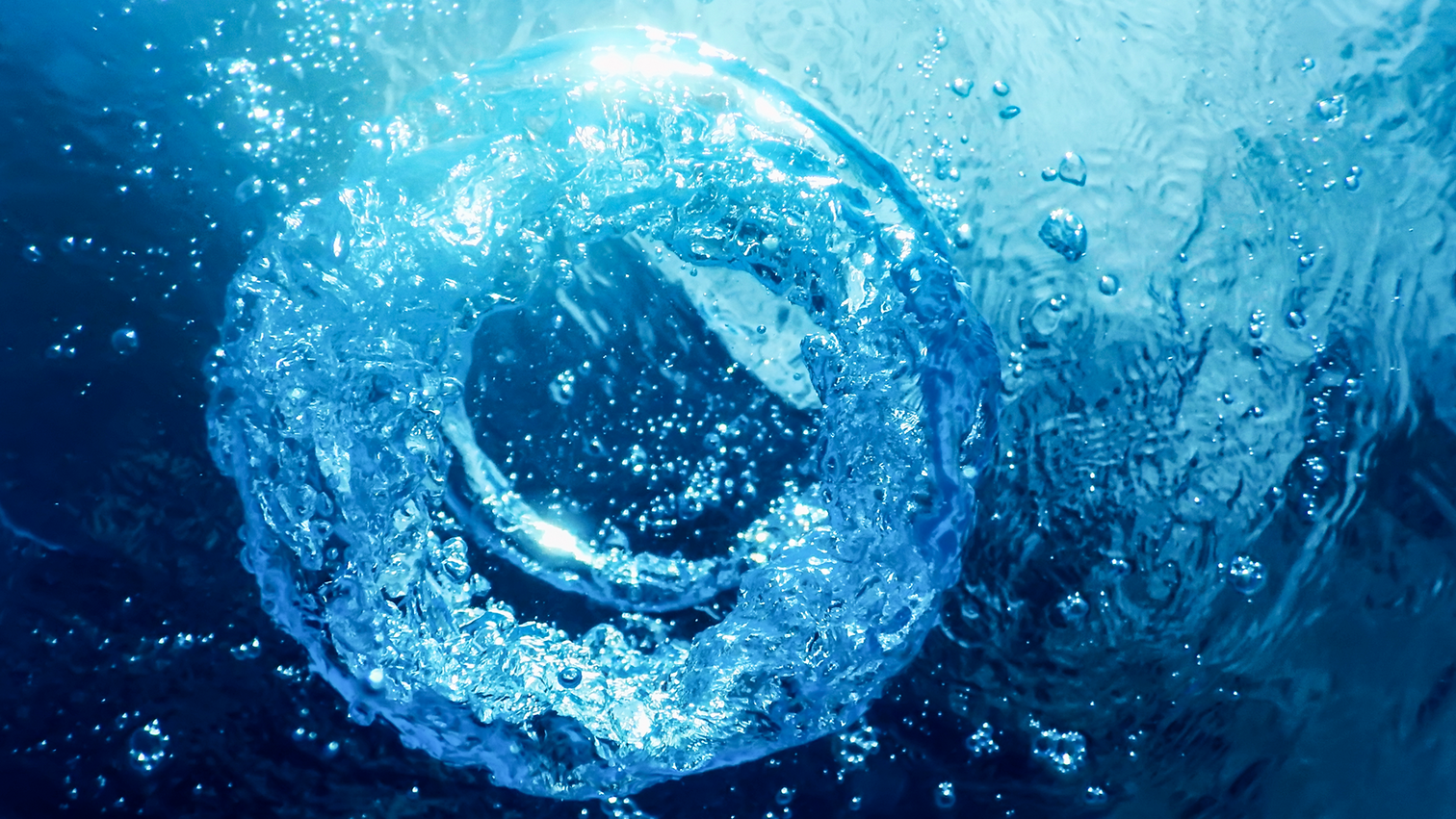 Natural Neck Cooling Vs Electric Neck Cooling: Which is the Best Option?